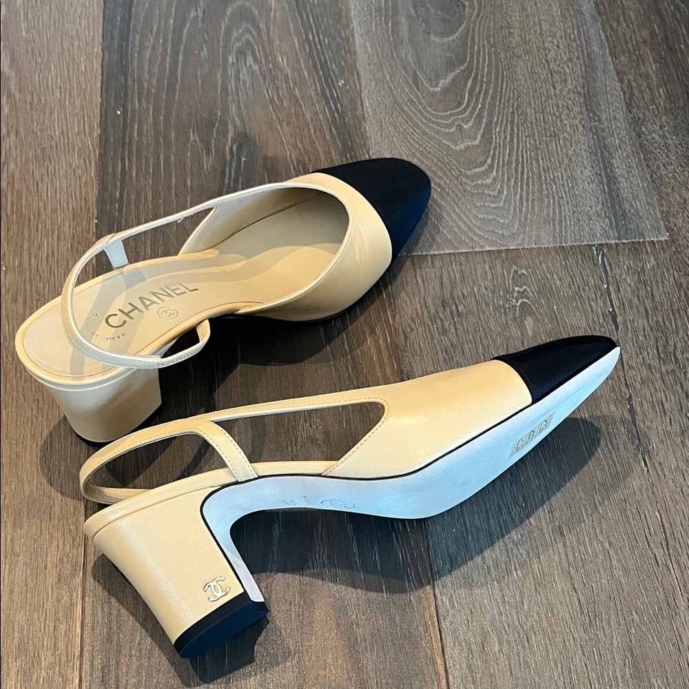38.5 BRAND NEW CHANEL Two-Tone Beige and Black Heels - Picture 5 of 6
